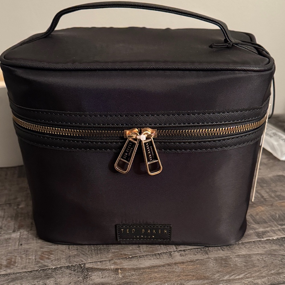 Ted Baker Train Vanity Case | Black